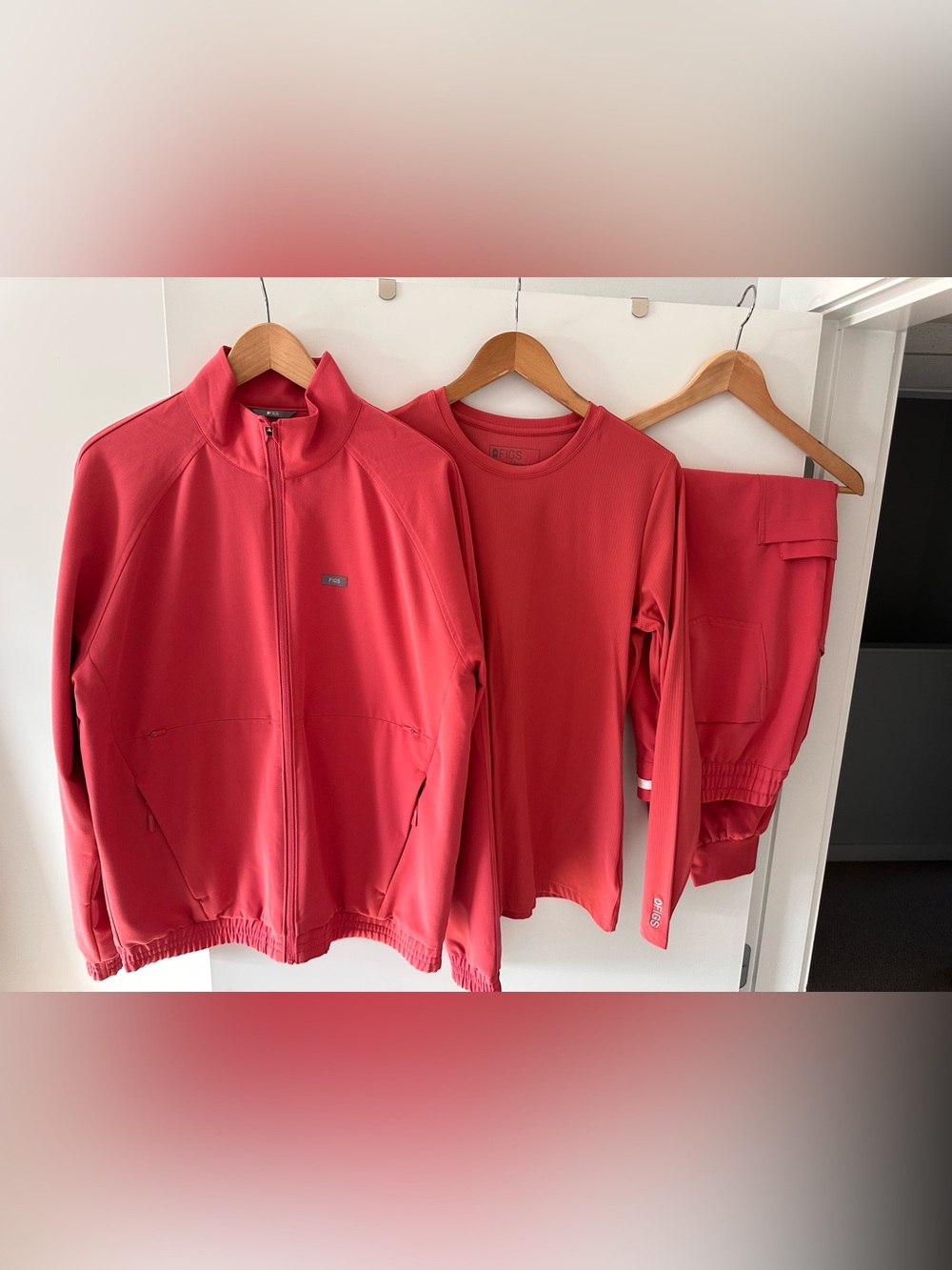 FIGS Men’s Pulmonary Pink Bomber Jacket M& Women’s Ribbed Top Uman pant L